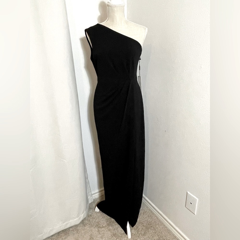 Calvin Klein Draped one shoulder gown • size 4 NEW!